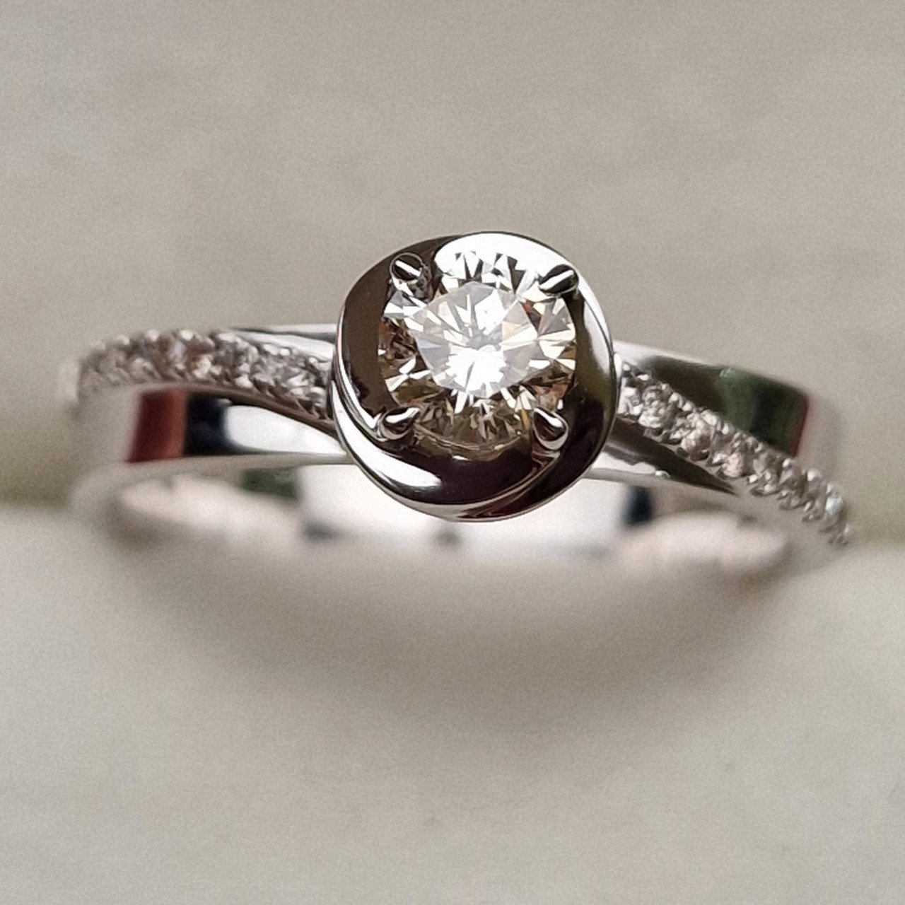 Кольцо Deimantas 98882982 16,5р 3,64гр 0,37ct. купить,NaN