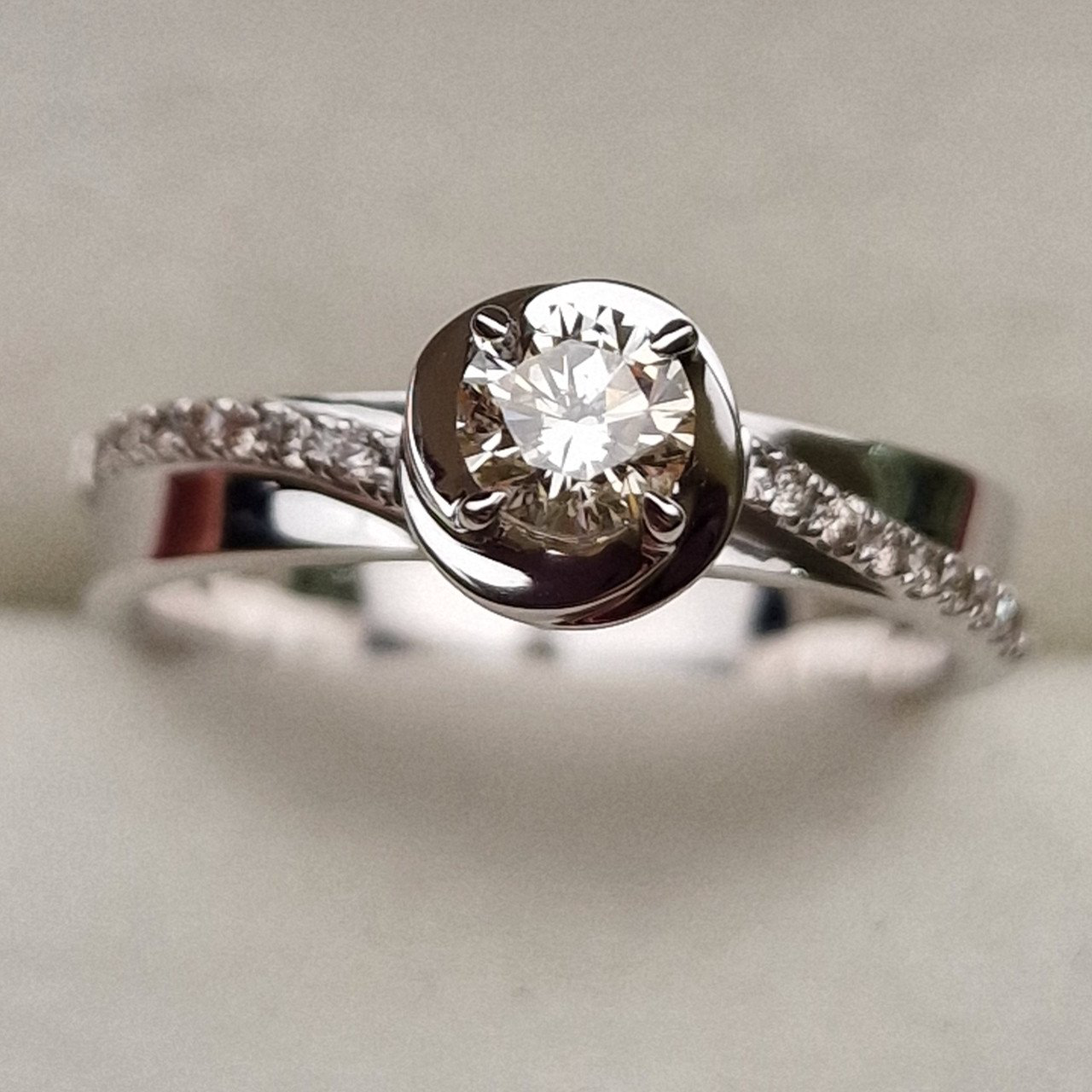 Кольцо Deimantas 98882982 16,5р 3,64гр 0,37ct. купить,NaN