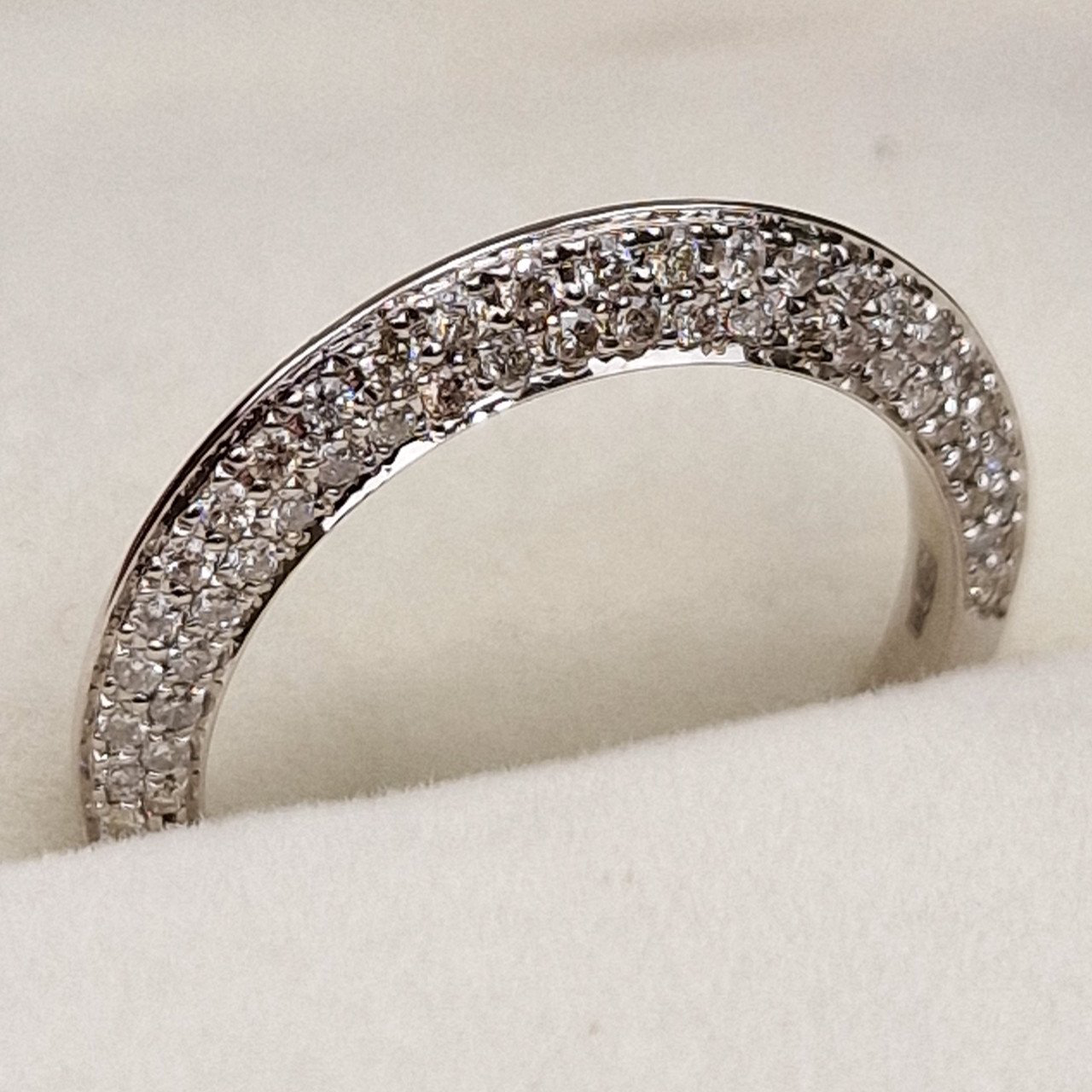 Кольцо Deimantas 98882998 16,5р 2,44гр 0,64ct. купить,NaN