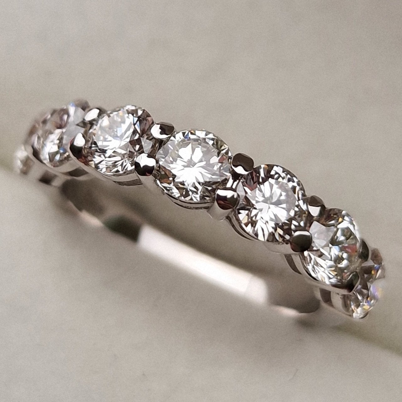 Кольцо Deimantas 98882991 16,5р 3,61гр 2,03ct. купить,NaN