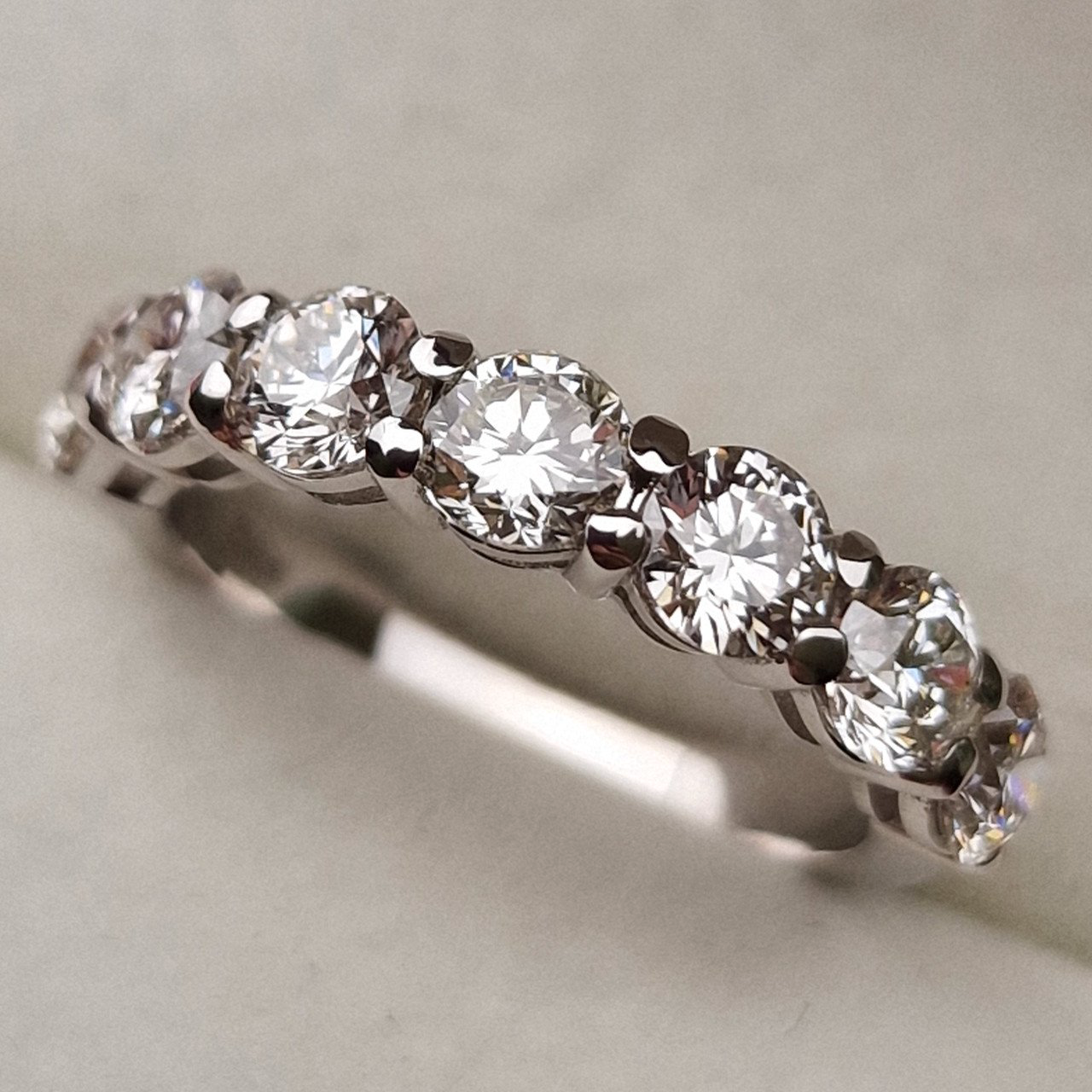 Кольцо Deimantas 98882991 16,5р 3,61гр 2,03ct. купить,NaN