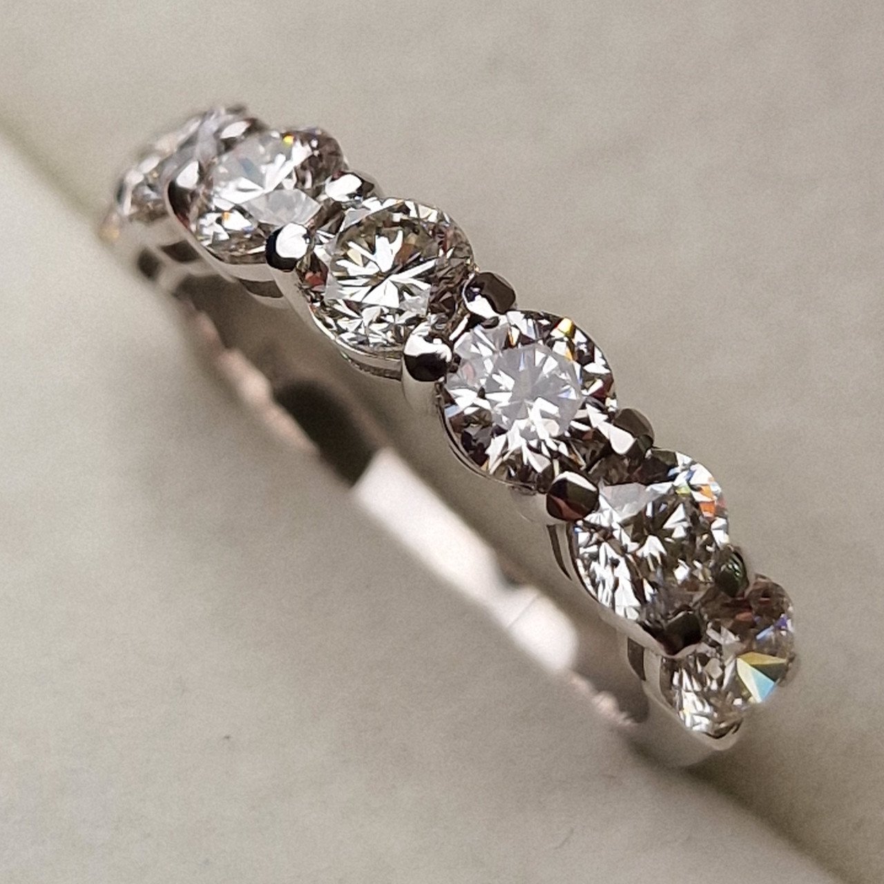 Кольцо Deimantas 98882991 16,5р 3,61гр 2,03ct. купить,NaN