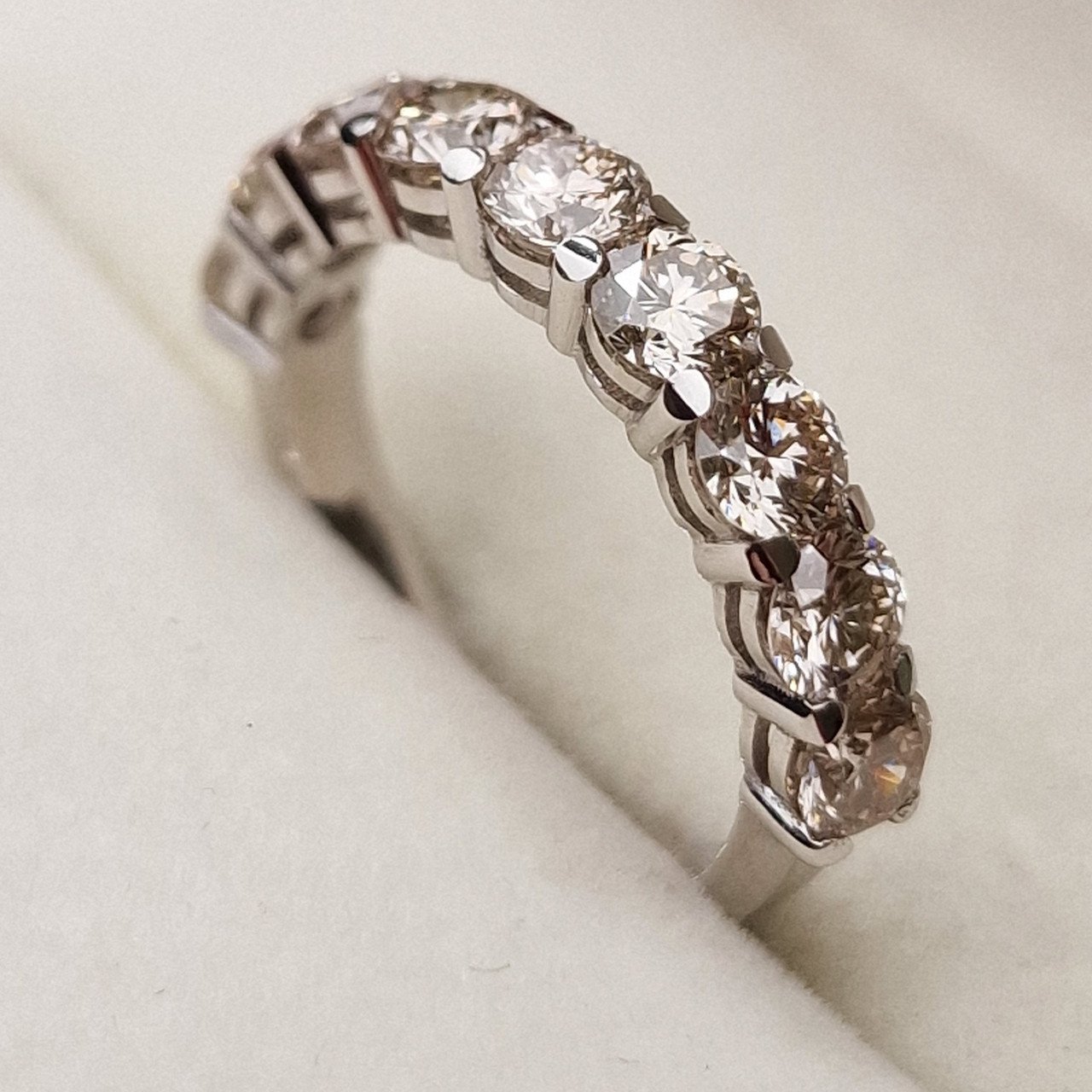 Кольцо Deimantas 98882987 16,5р 3,13гр 1,90ct. купить,NaN