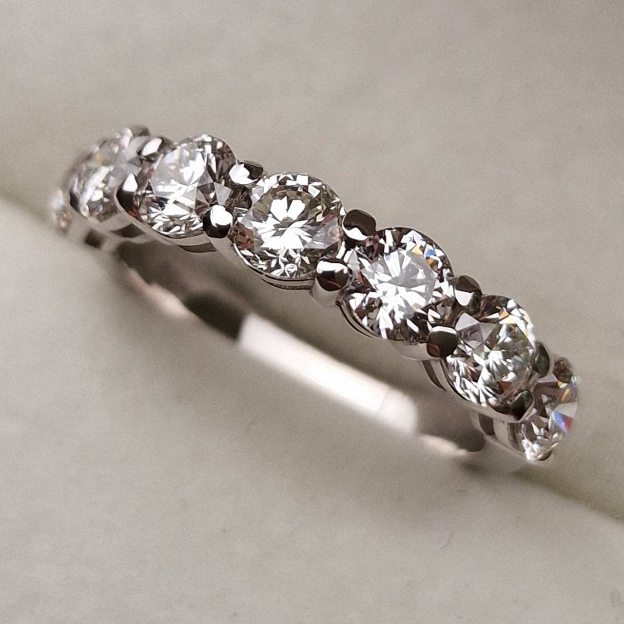 Кольцо Deimantas 98882991 16,5р 3,61гр 2,03ct. купить,NaN