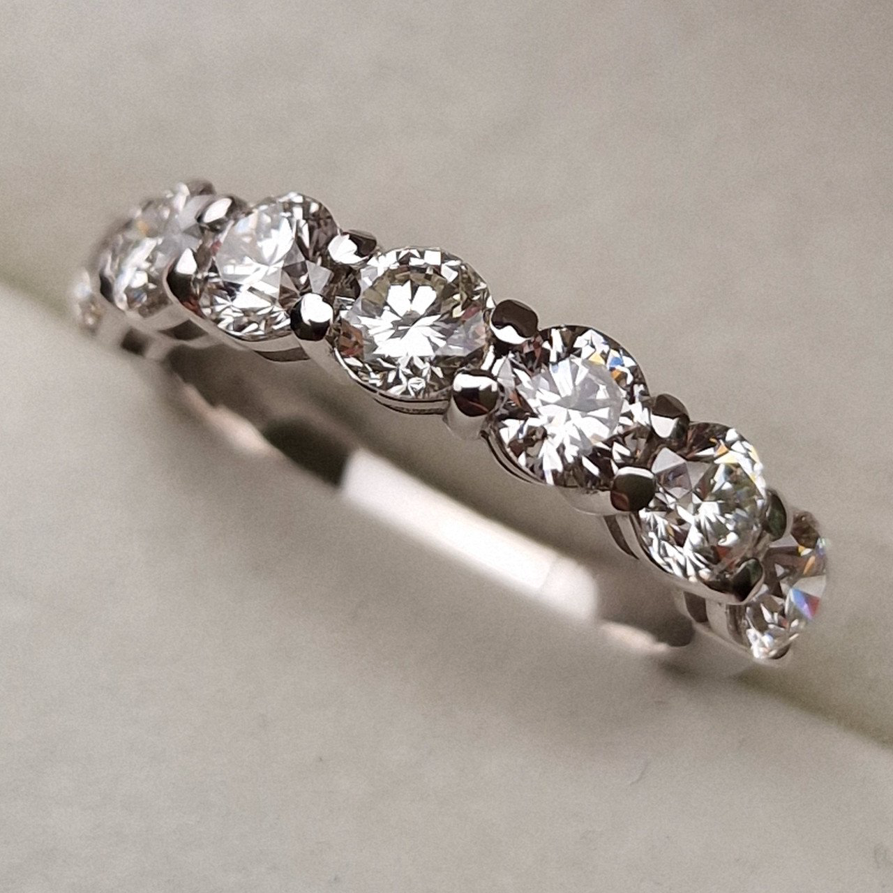 Кольцо Deimantas 98882991 16,5р 3,61гр 2,03ct. купить,NaN