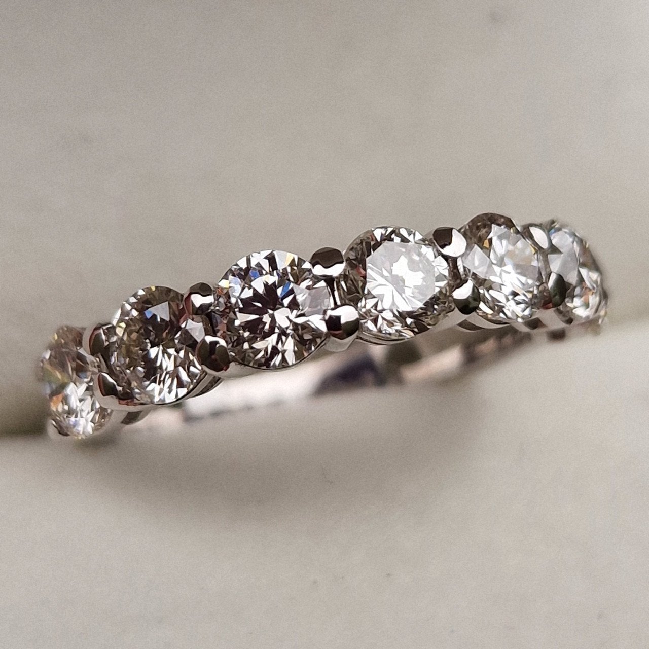 Кольцо Deimantas 98882991 16,5р 3,61гр 2,03ct. купить,NaN