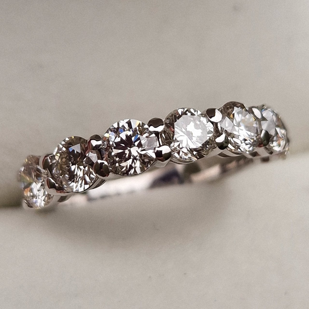 Кольцо Deimantas 98882991 16,5р 3,61гр 2,03ct. купить,NaN