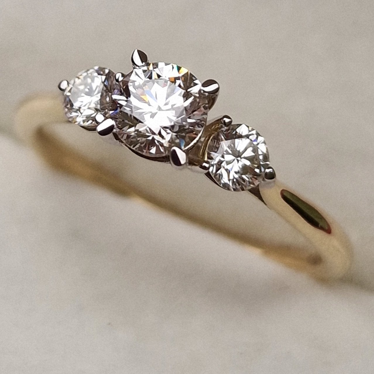 Кольцо Deimantas 98883388 17р 2,41гр 0,73ct. купить,NaN