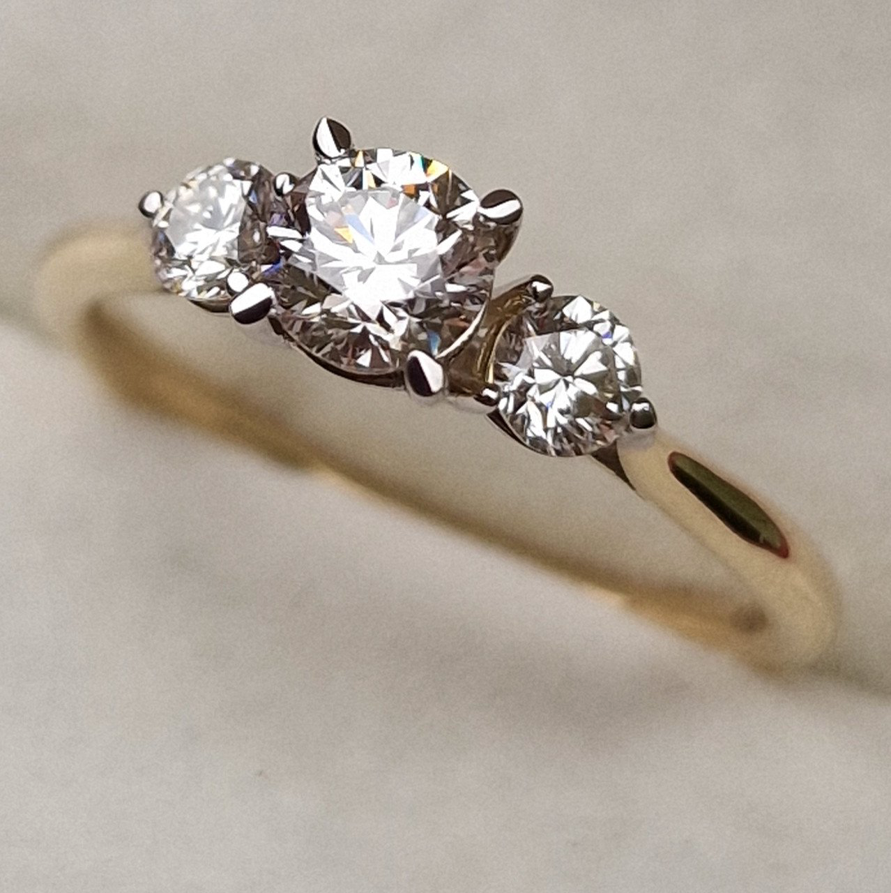 Кольцо Deimantas 98883388 17р 2,41гр 0,73ct. купить,NaN
