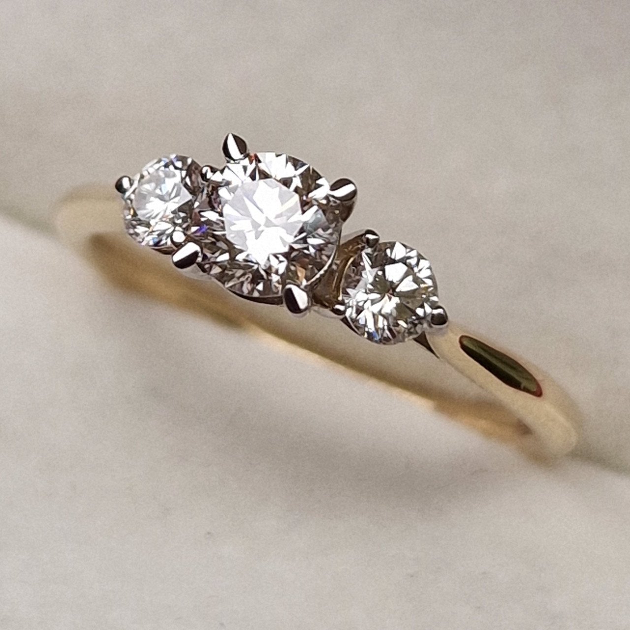 Кольцо Deimantas 98883388 17р 2,41гр 0,73ct. купить,NaN
