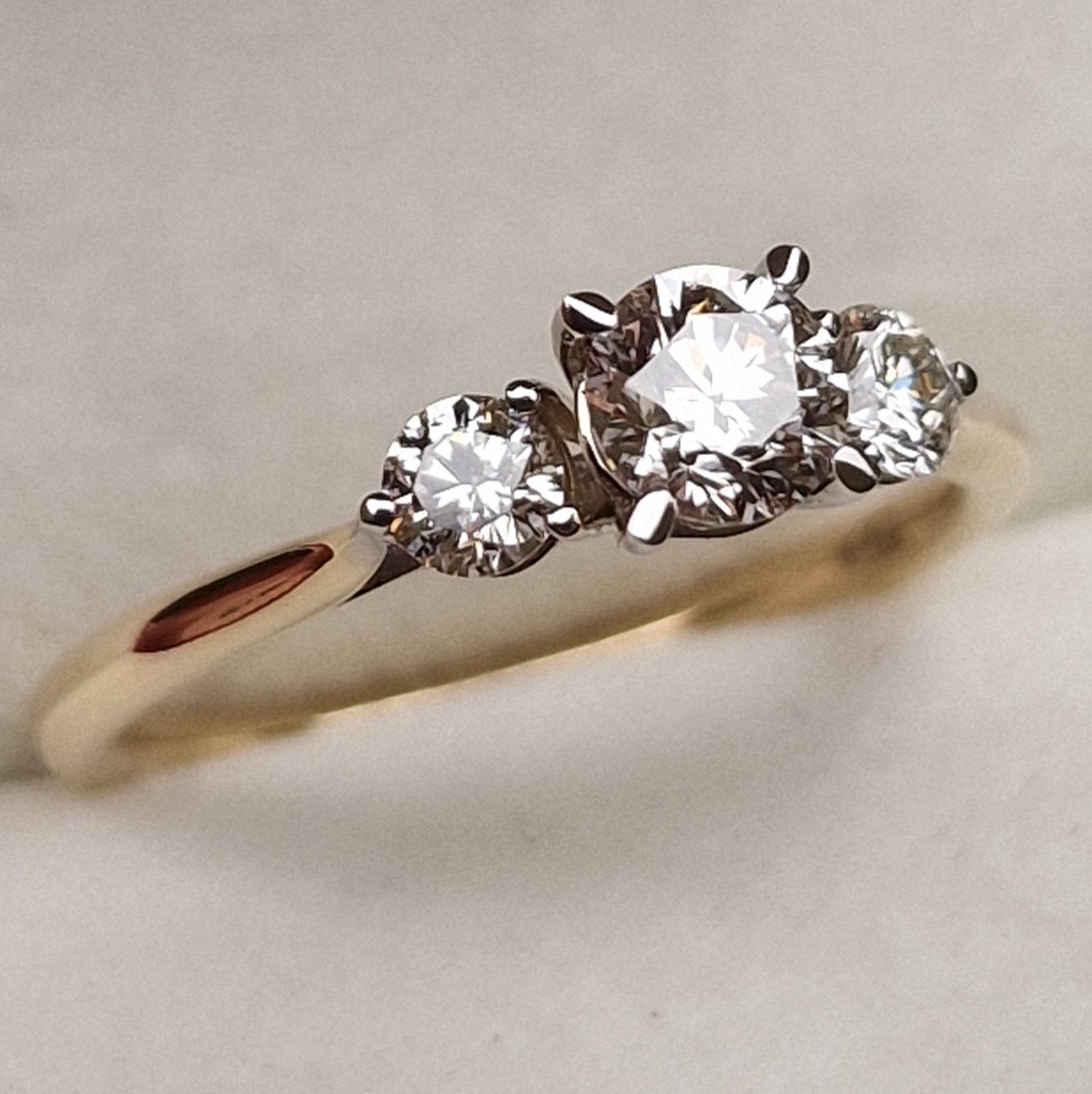 Кольцо Deimantas 98883388 17р 2,41гр 0,73ct. купить,NaN