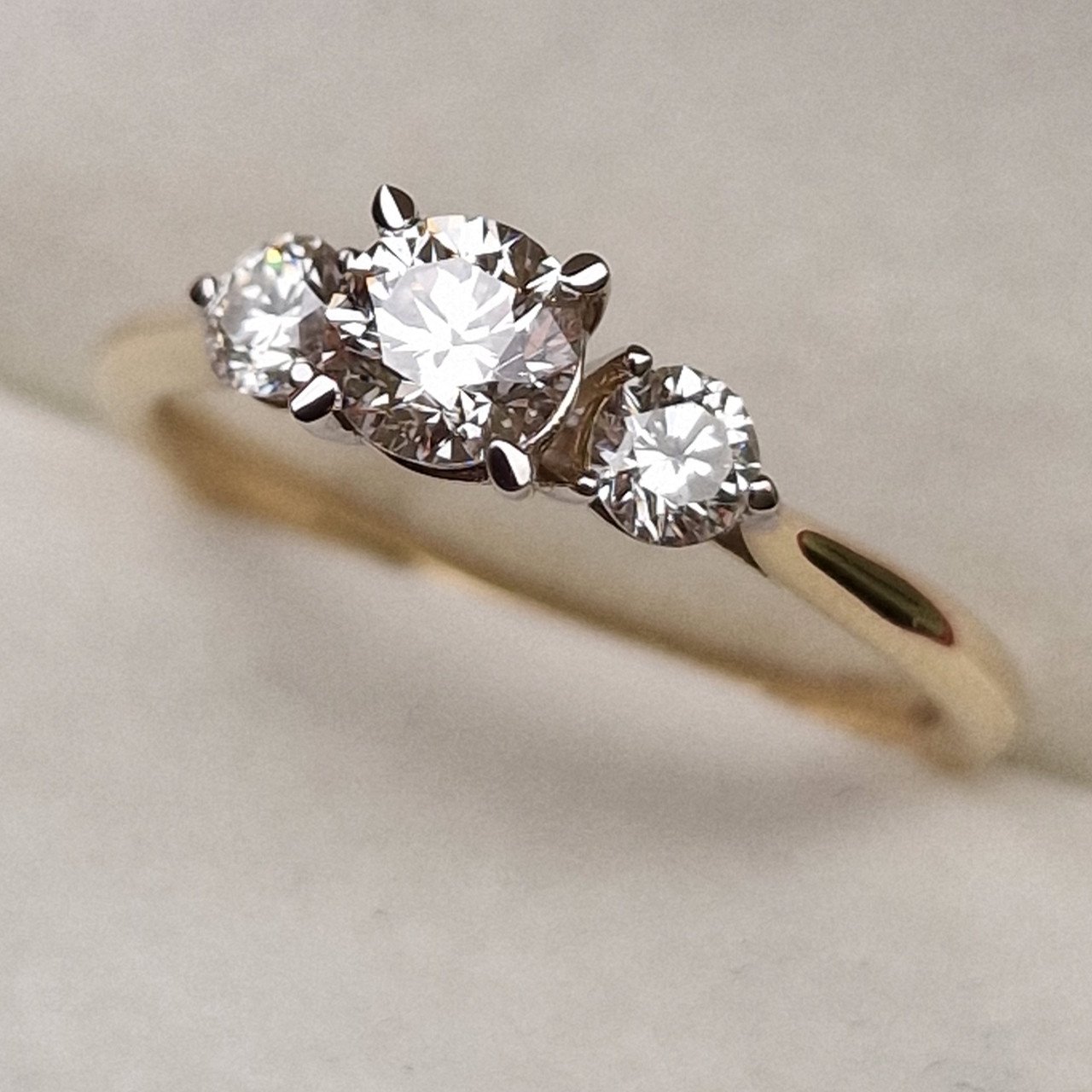 Кольцо Deimantas 98883388 17р 2,41гр 0,73ct. купить,NaN