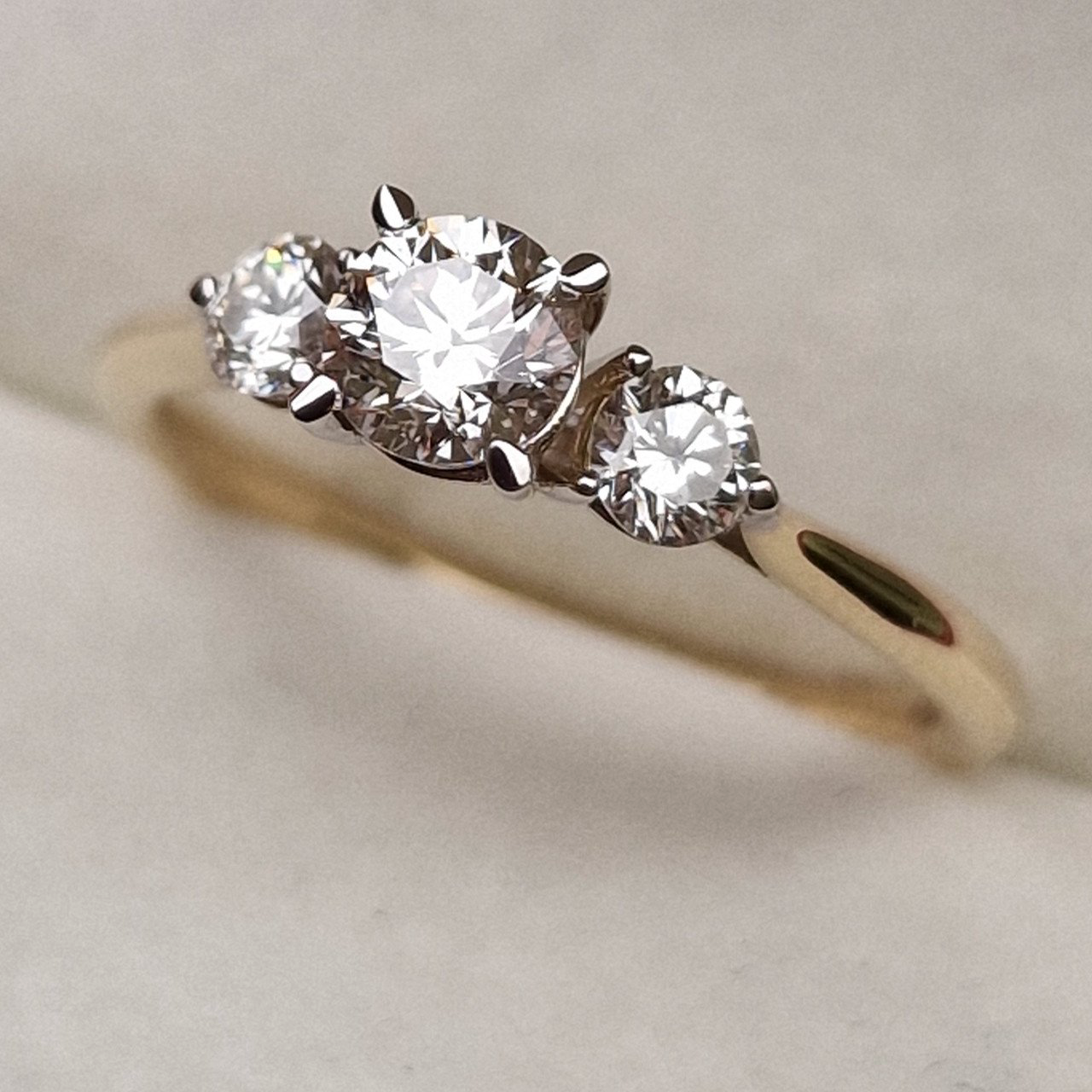 Кольцо Deimantas 98883388 17р 2,41гр 0,73ct. купить,NaN