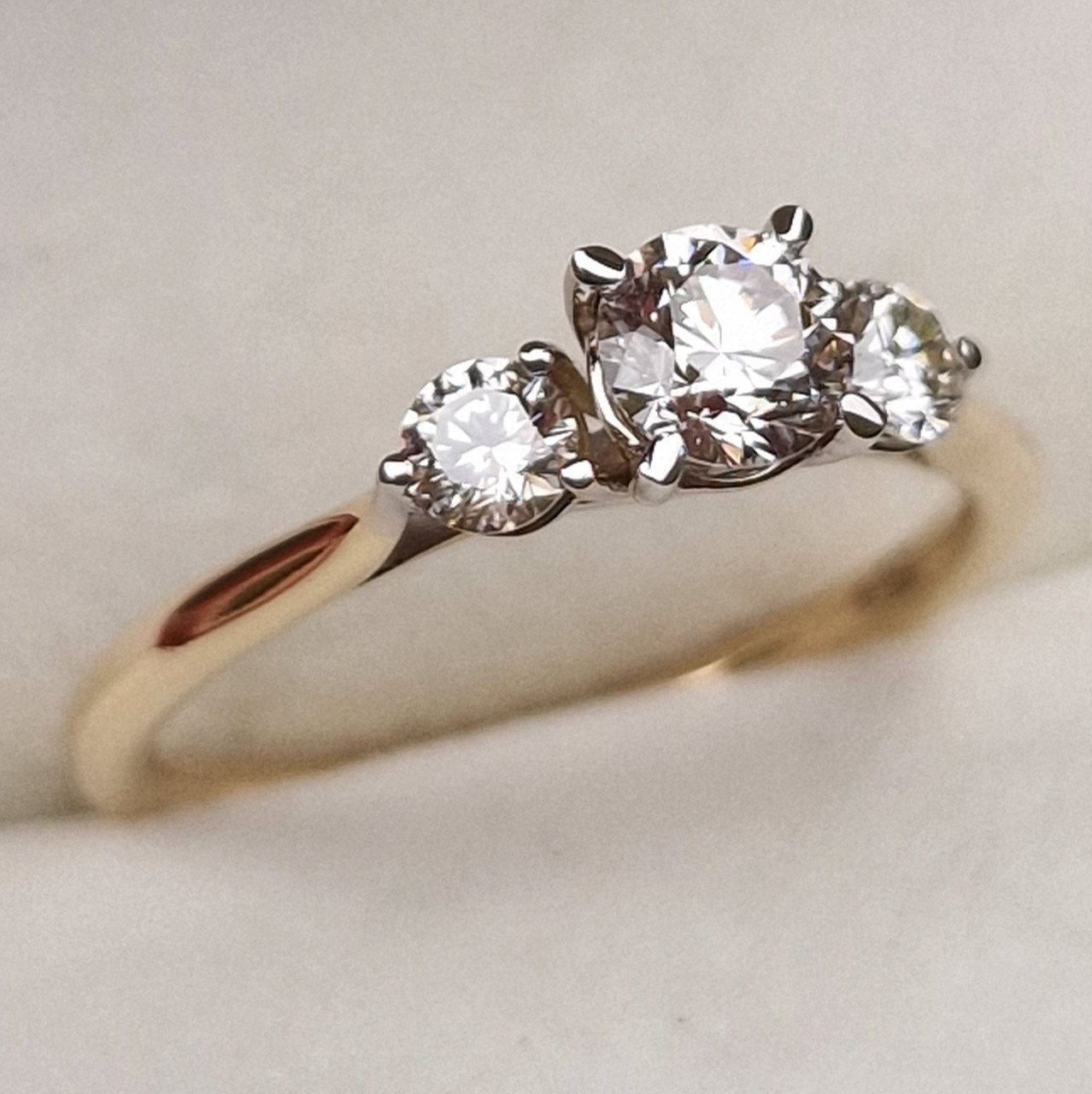 Кольцо Deimantas 98883388 17р 2,41гр 0,73ct. купить,NaN