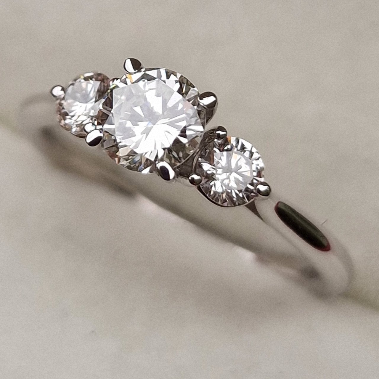 Кольцо Deimantas 98883076 16,5р 2,35гр 0,78ct. купить,NaN