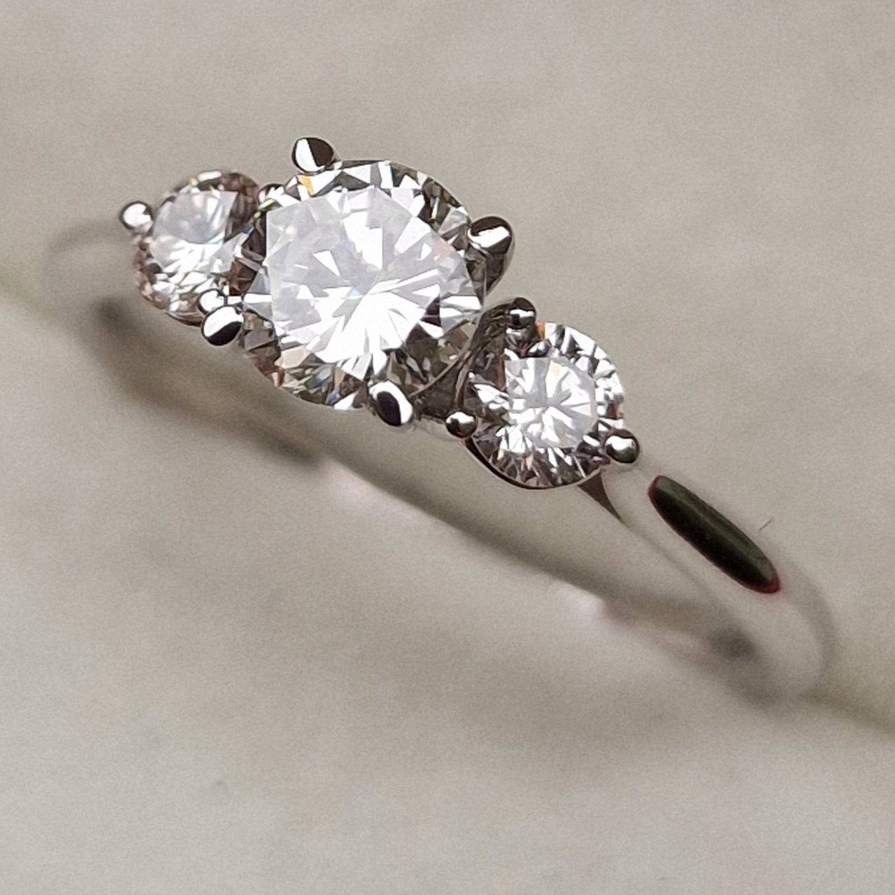 Кольцо Deimantas 98883076 16,5р 2,35гр 0,78ct. купить,NaN