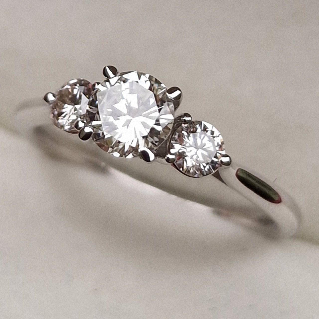 Кольцо Deimantas 98883076 16,5р 2,35гр 0,78ct. купить,NaN