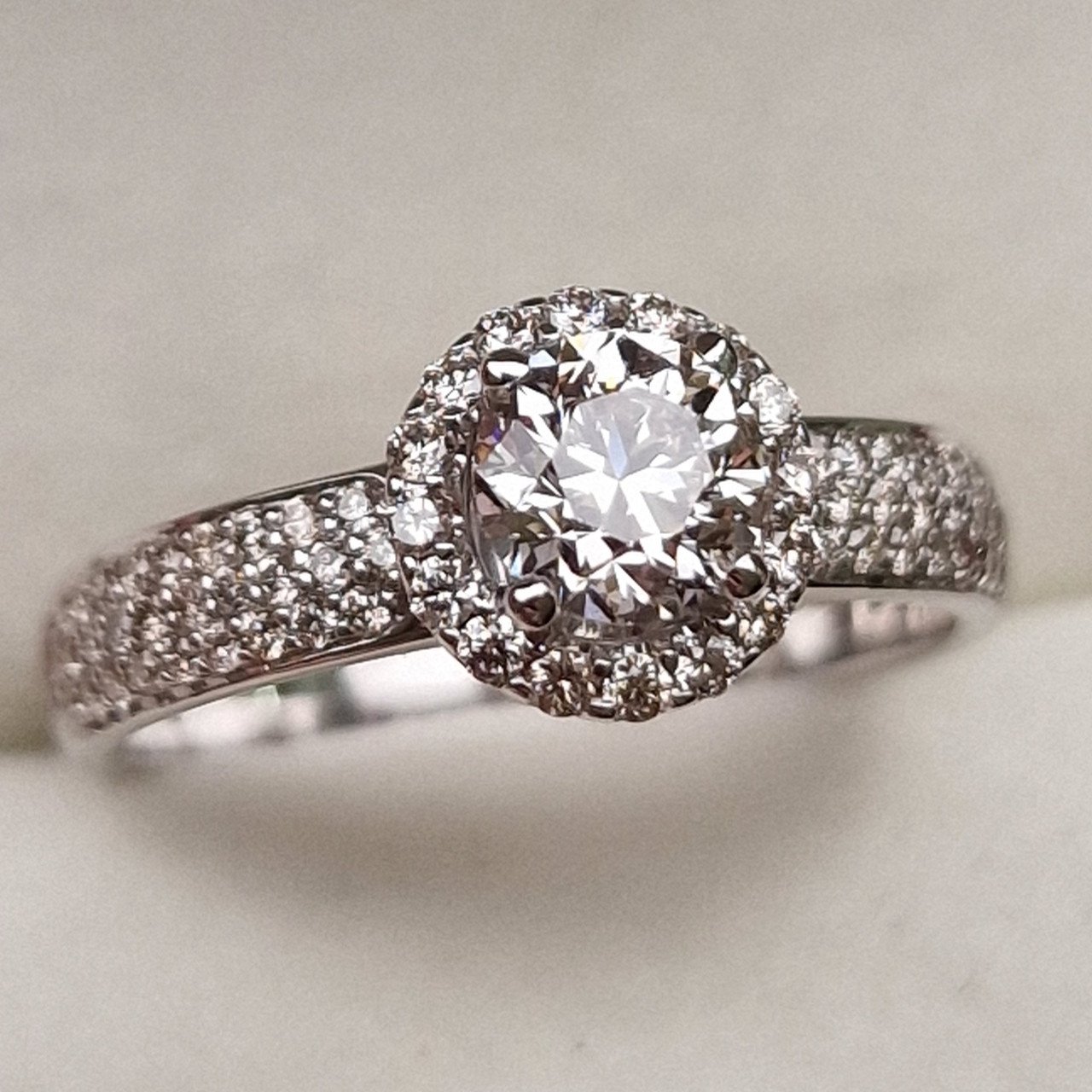 Кольцо Deimantas 98883427 17,5р 3,39гр 1,12ct. купить,NaN