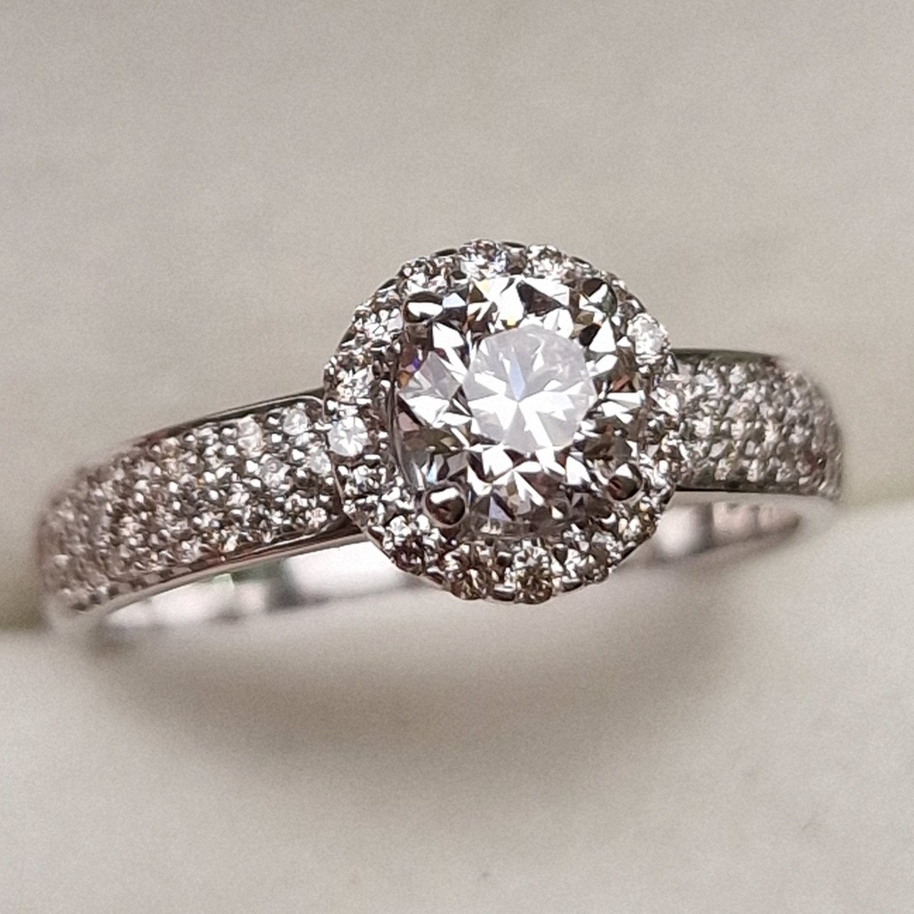 Кольцо Deimantas 98883427 17,5р 3,39гр 1,12ct. купить,NaN