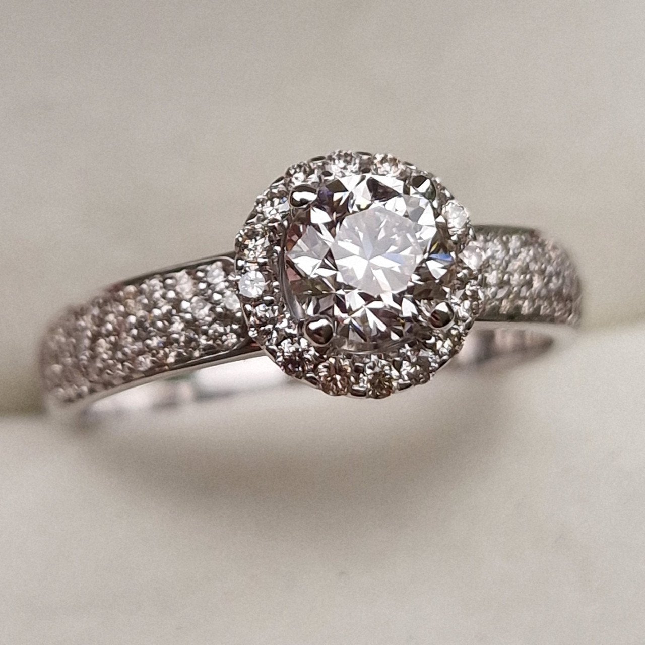 Кольцо Deimantas 98883427 17,5р 3,39гр 1,12ct. купить,NaN