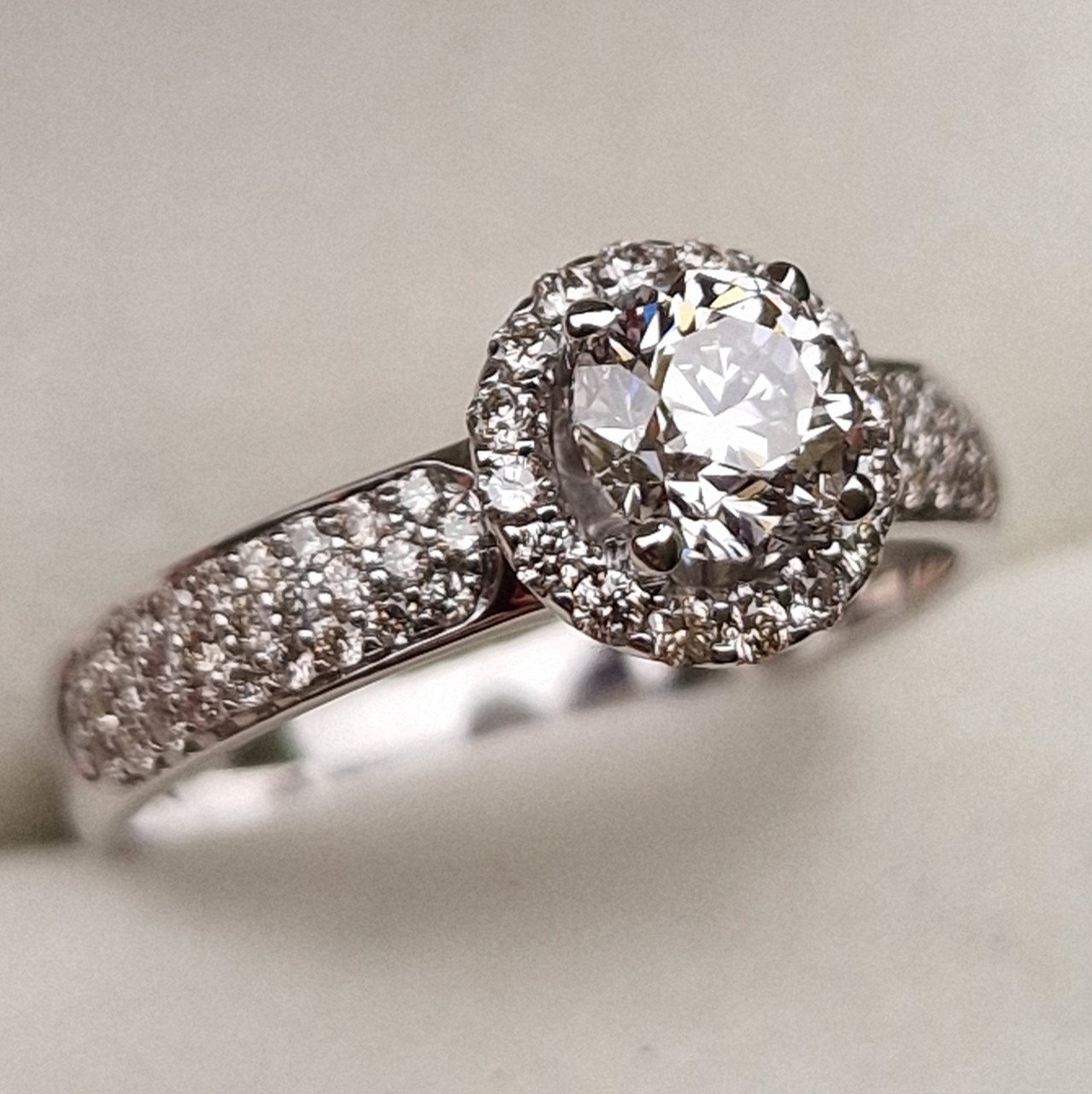 Кольцо Deimantas 98883427 17,5р 3,39гр 1,12ct. купить,NaN