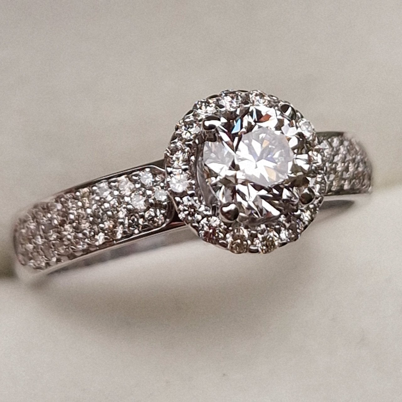 Кольцо Deimantas 98883427 17,5р 3,39гр 1,12ct. купить,NaN