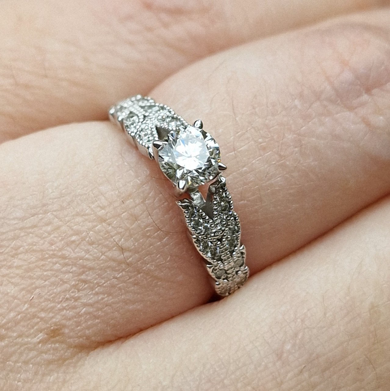 Кольцо Deimantas 98883681 16,5р 2,51гр 0,59ct. купить,NaN