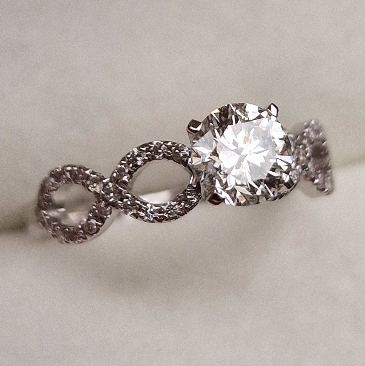 Кольцо Deimantas 98883802 16,5р 2,85гр 0,92ct. купить,NaN