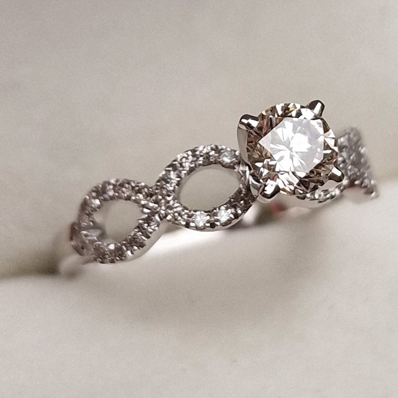 Кольцо Deimantas 98883795 17р 2,7гр 0,67ct. купить,NaN