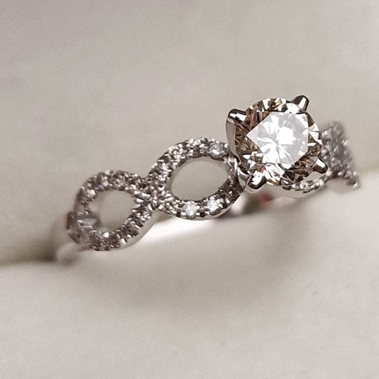 Кольцо Deimantas 98883795 17р 2,7гр 0,67ct. купить,NaN