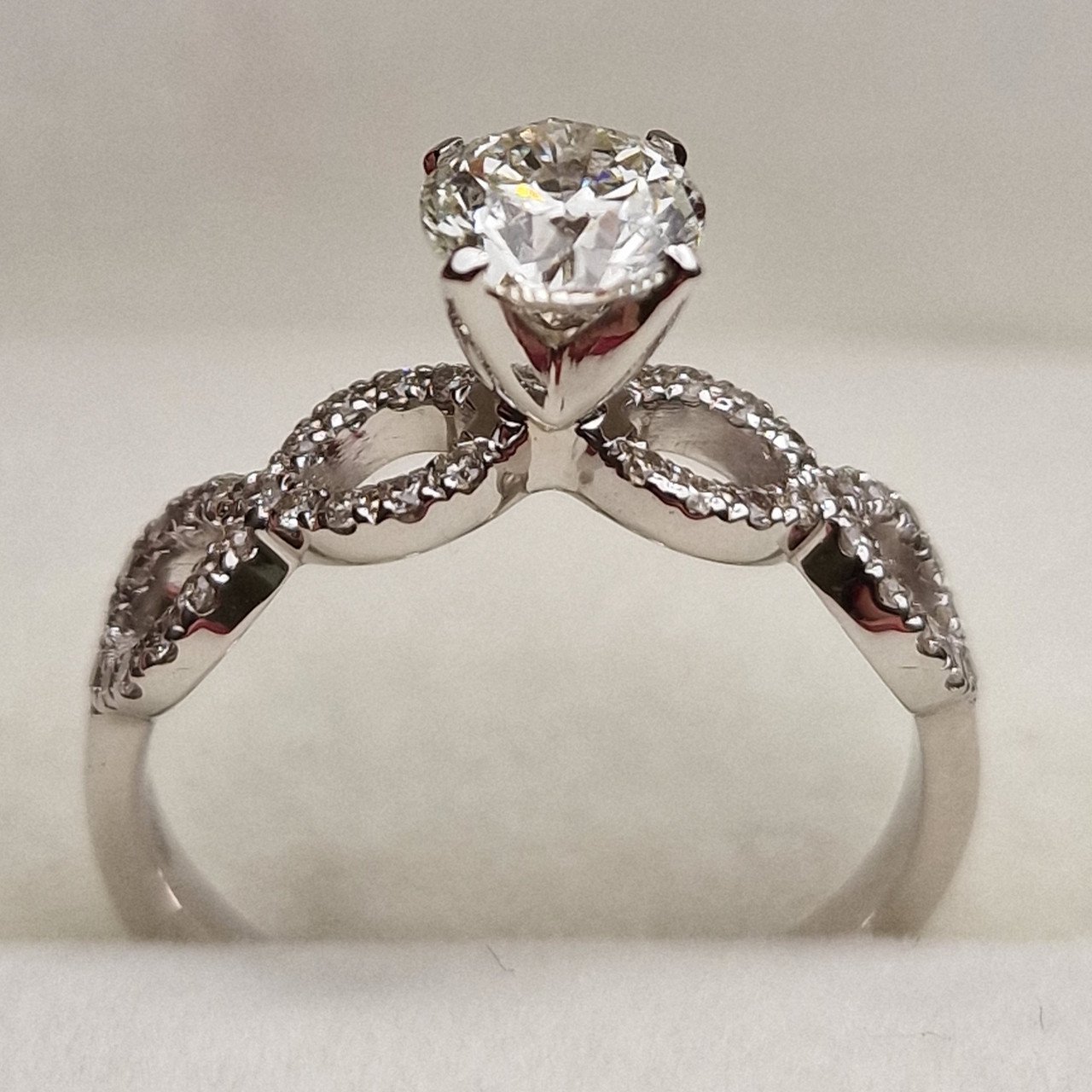 Кольцо Deimantas 98883802 16,5р 2,85гр 0,92ct. купить,NaN