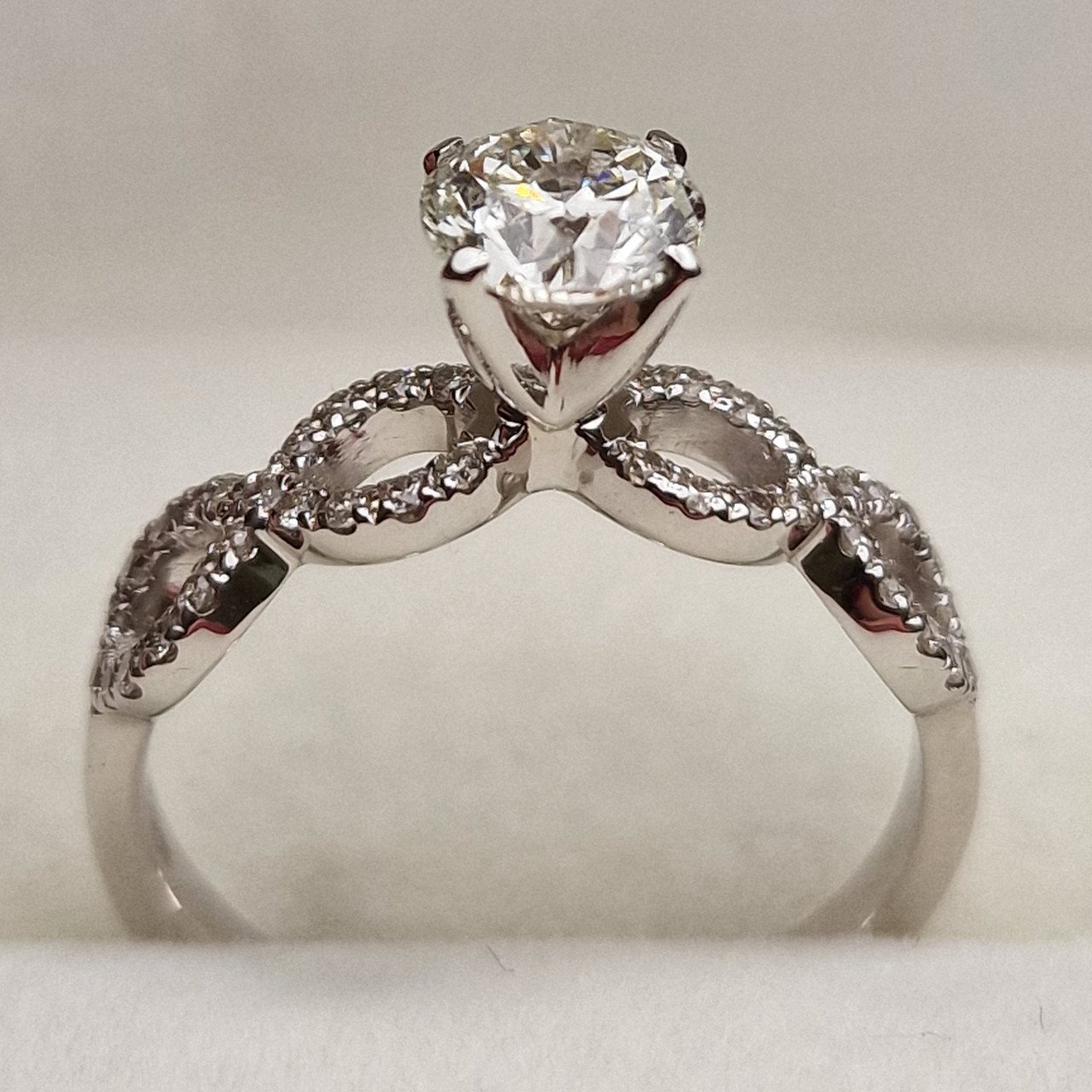 Кольцо Deimantas 98883802 16,5р 2,85гр 0,92ct. купить,NaN