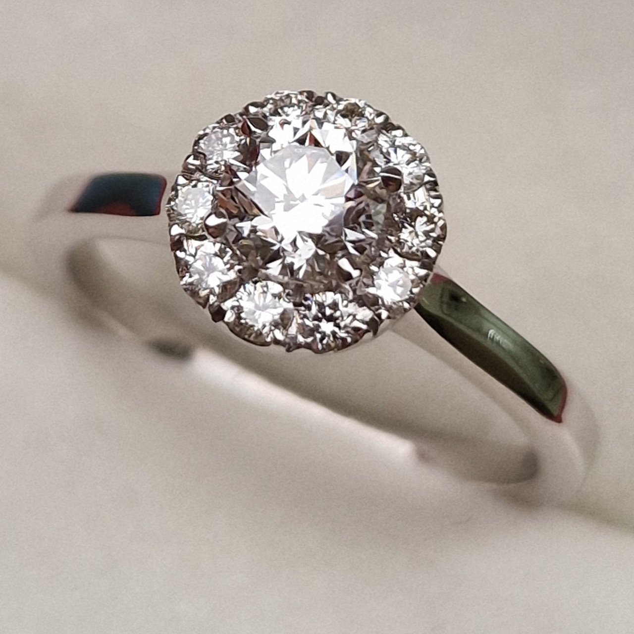 Кольцо Deimantas 98883818 16,5р 2,57гр 0,65ct. купить,NaN