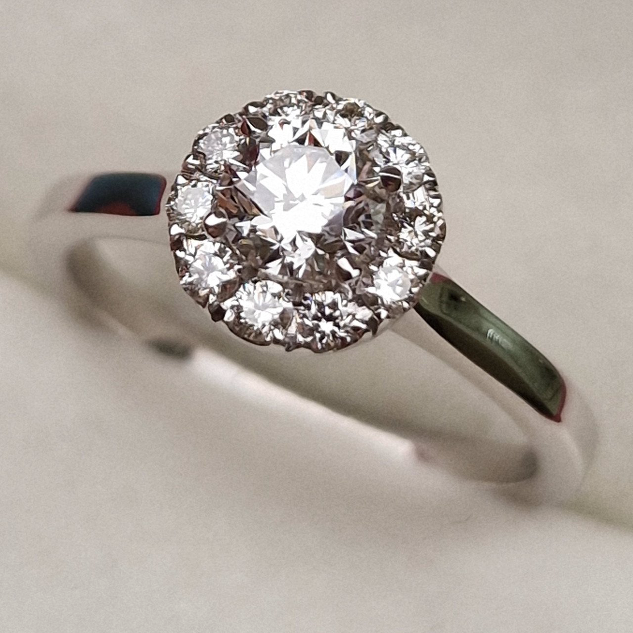 Кольцо Deimantas 98883818 16,5р 2,57гр 0,65ct. купить,NaN