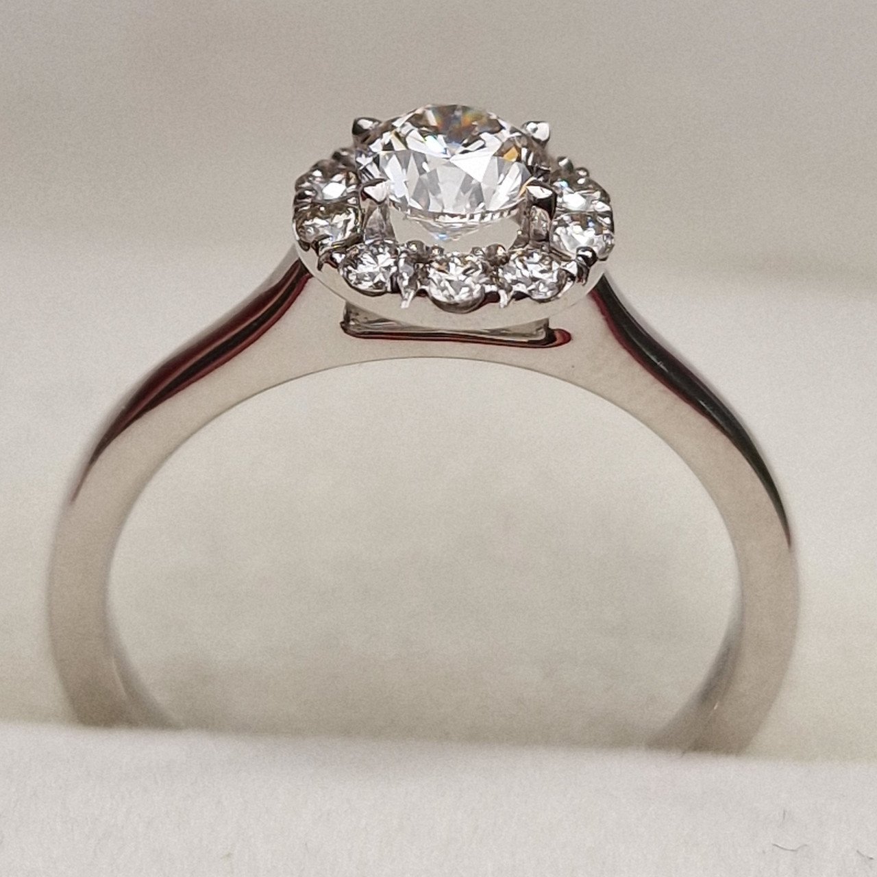 Кольцо Deimantas 98883818 16,5р 2,57гр 0,65ct. купить,NaN