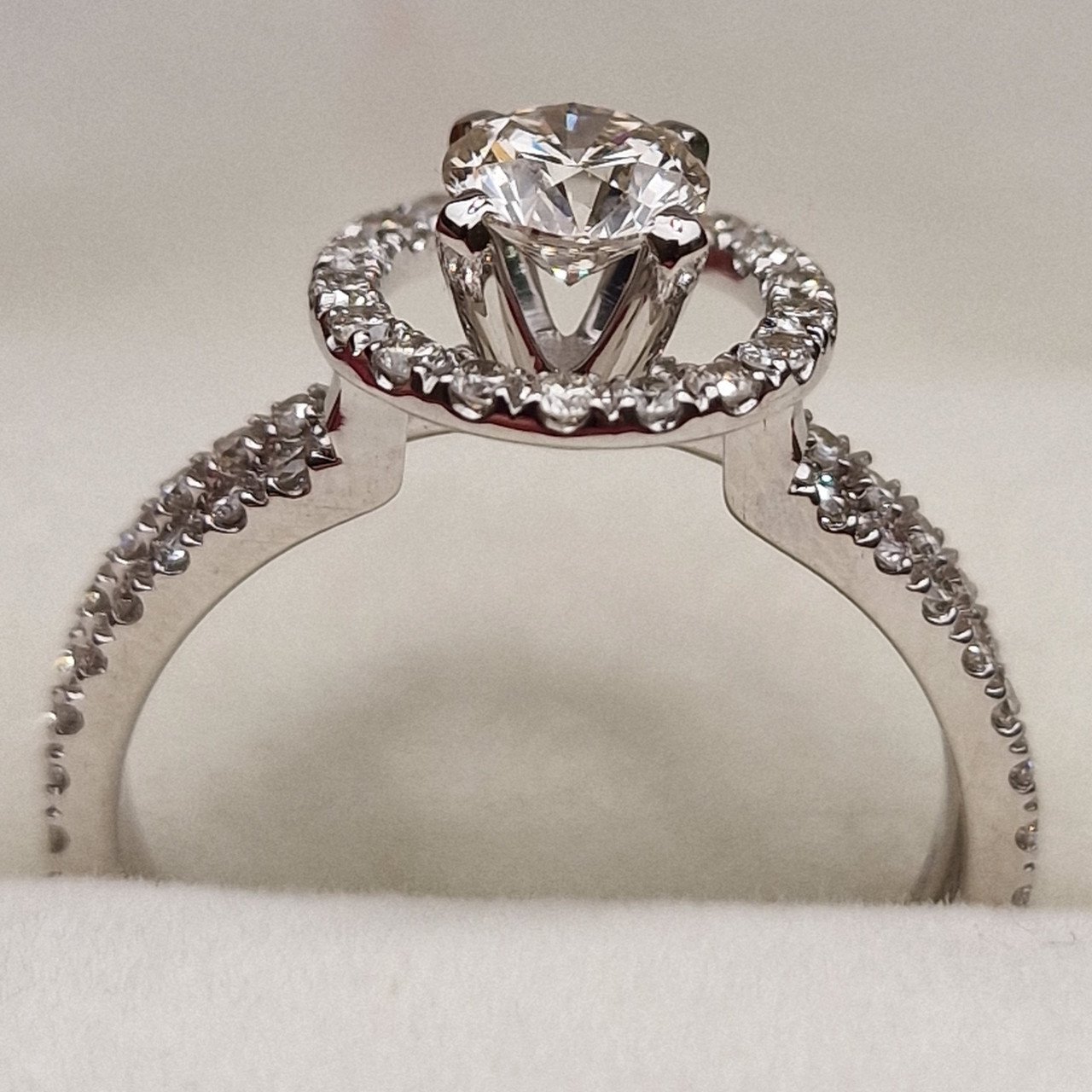 Кольцо Deimantas 98883833 17р 3,54гр 1,06ct. купить,NaN