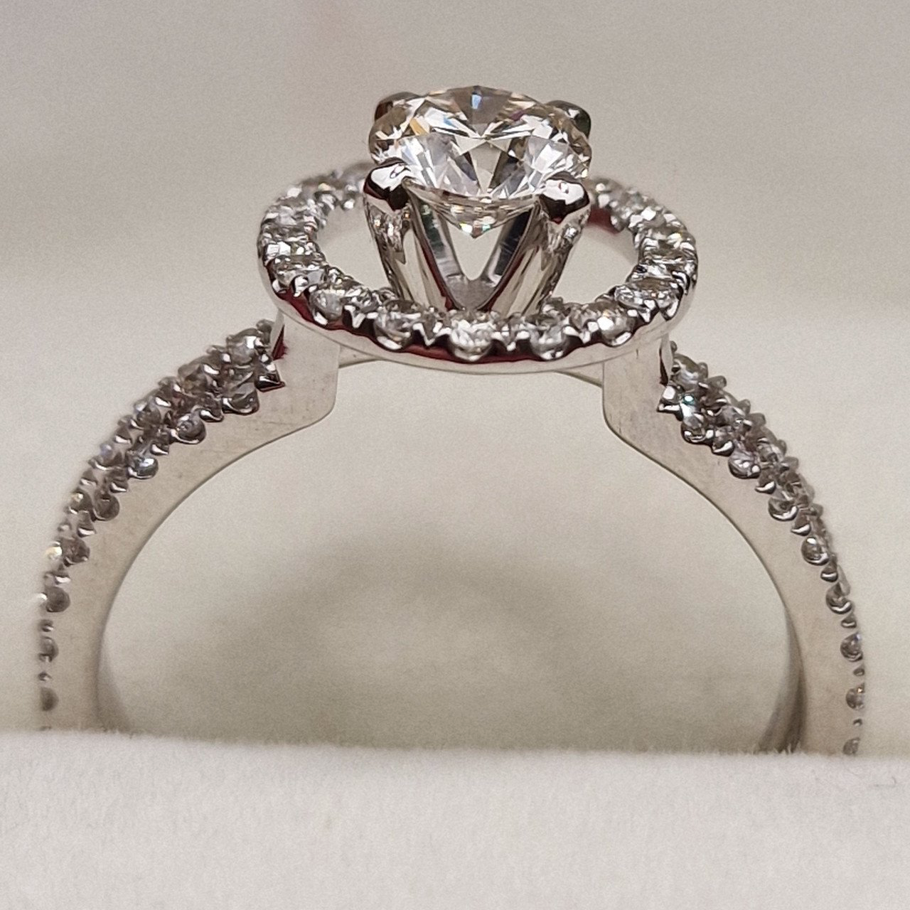 Кольцо Deimantas 98883833 17р 3,54гр 1,06ct. купить,NaN