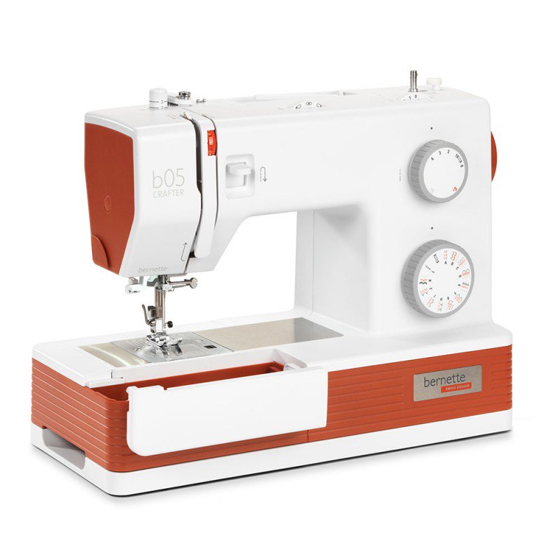 Швейная машина Bernette B05 Crafter белая - ForteMarket Швейная машина Bernette B05 Crafter белая купить,0