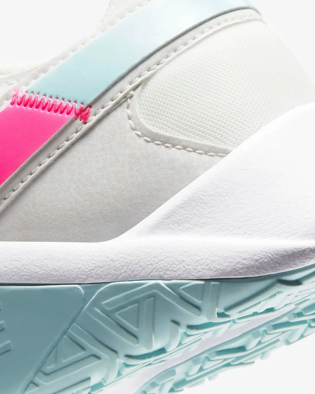 Кроссовки Nike Legend Essential 2 white 37.5 купить,0