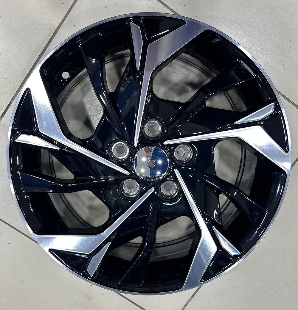Baochi HHY037 6.5x17/5x114.3 D67.1 ET49 4 диска черный, серебристый купить,NaN