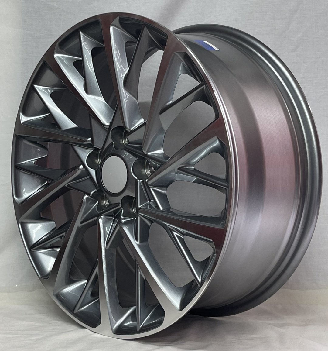 Bai Wheels E652 7.5x18/5x114.3 D67.1 ET45 серебристый, серый купить,NaN