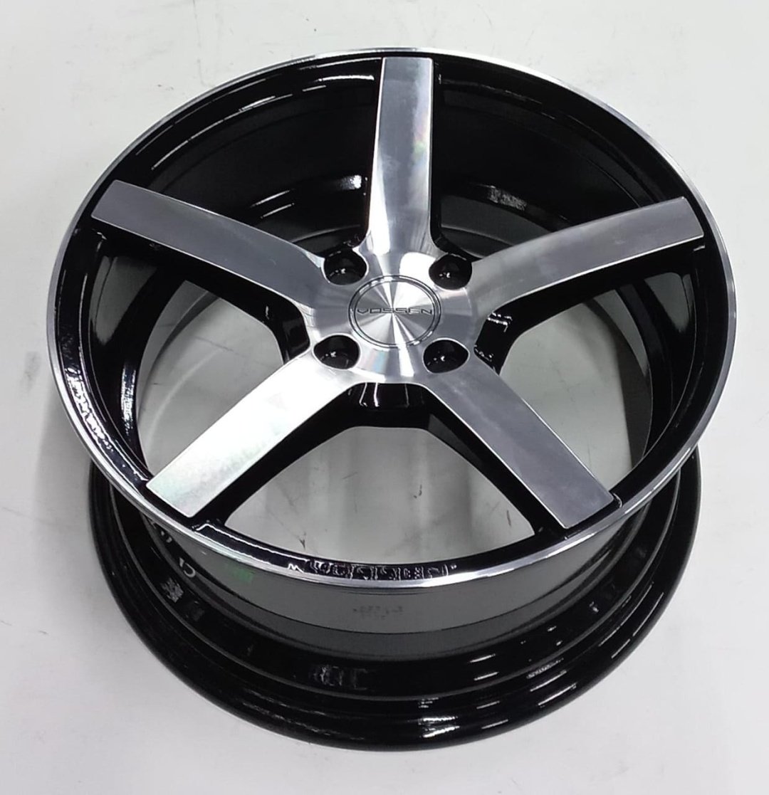 Vossen 554 7x16/4x100 D67.1 ET35 черный, серебристый купить,NaN