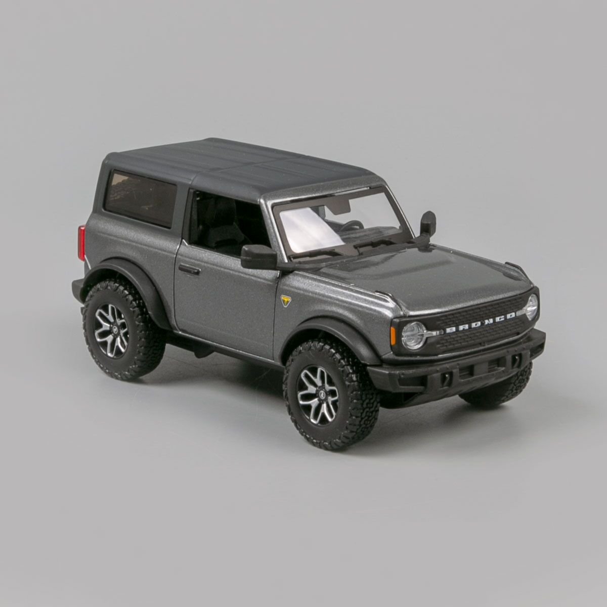 Maisto: 1:24 Ford Bronco Badlands 2021 Flat Dark Grey купить,NaN