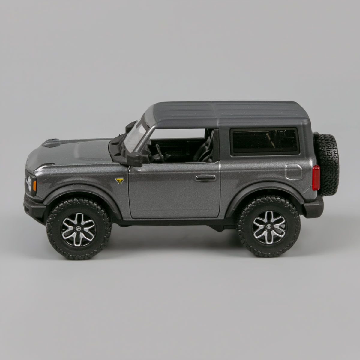 Maisto: 1:24 Ford Bronco Badlands 2021 Flat Dark Grey купить,NaN