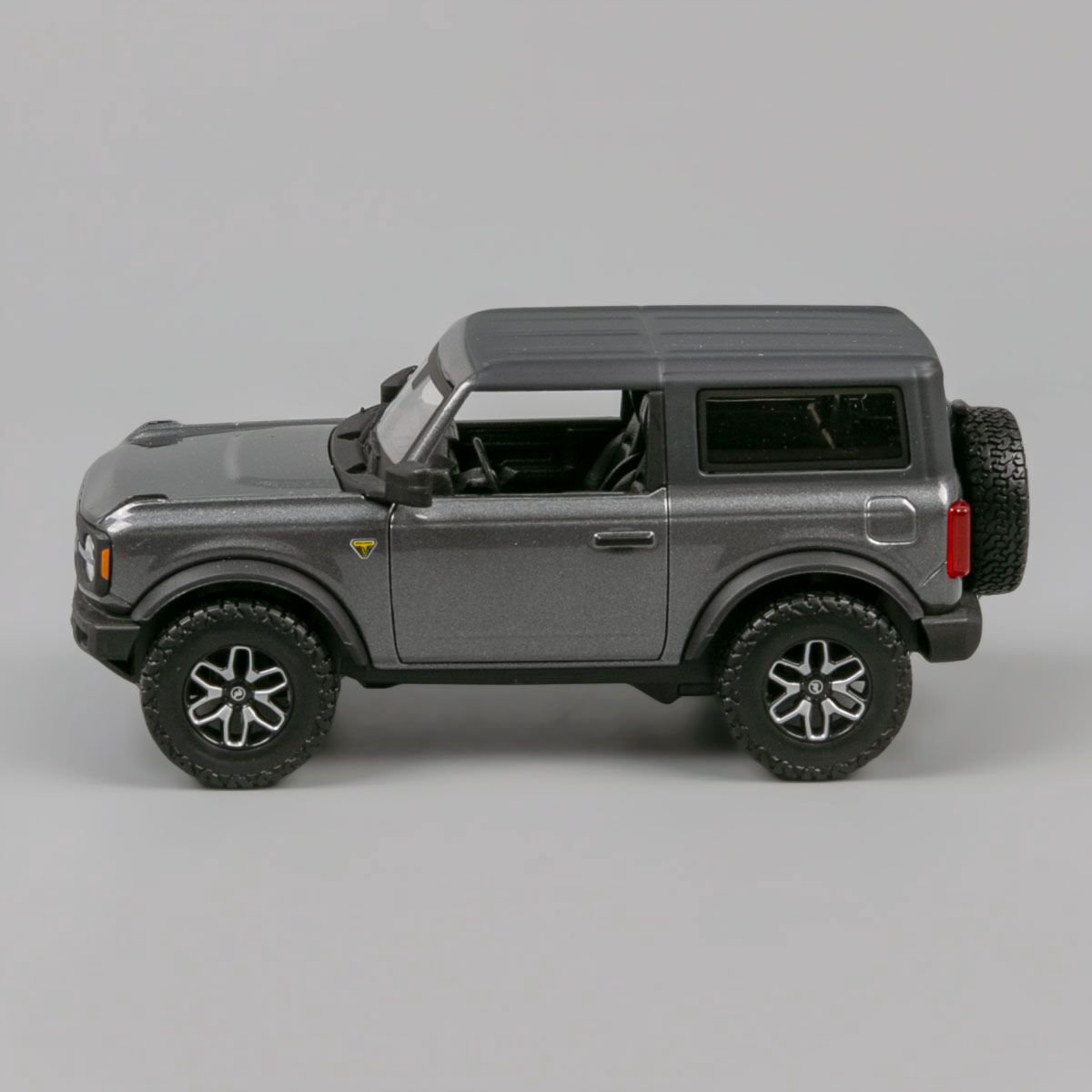 Maisto: 1:24 Ford Bronco Badlands 2021 Flat Dark Grey купить,NaN