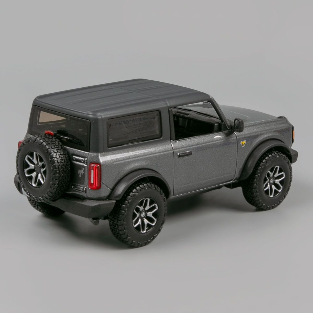 Maisto: 1:24 Ford Bronco Badlands 2021 Flat Dark Grey купить,NaN