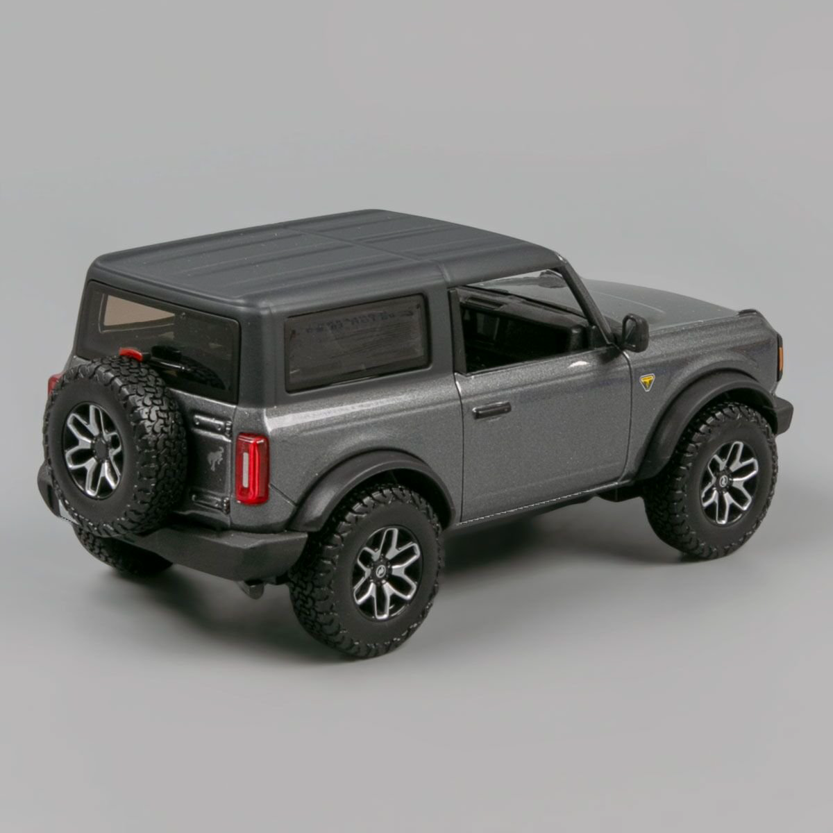 Maisto: 1:24 Ford Bronco Badlands 2021 Flat Dark Grey купить,NaN