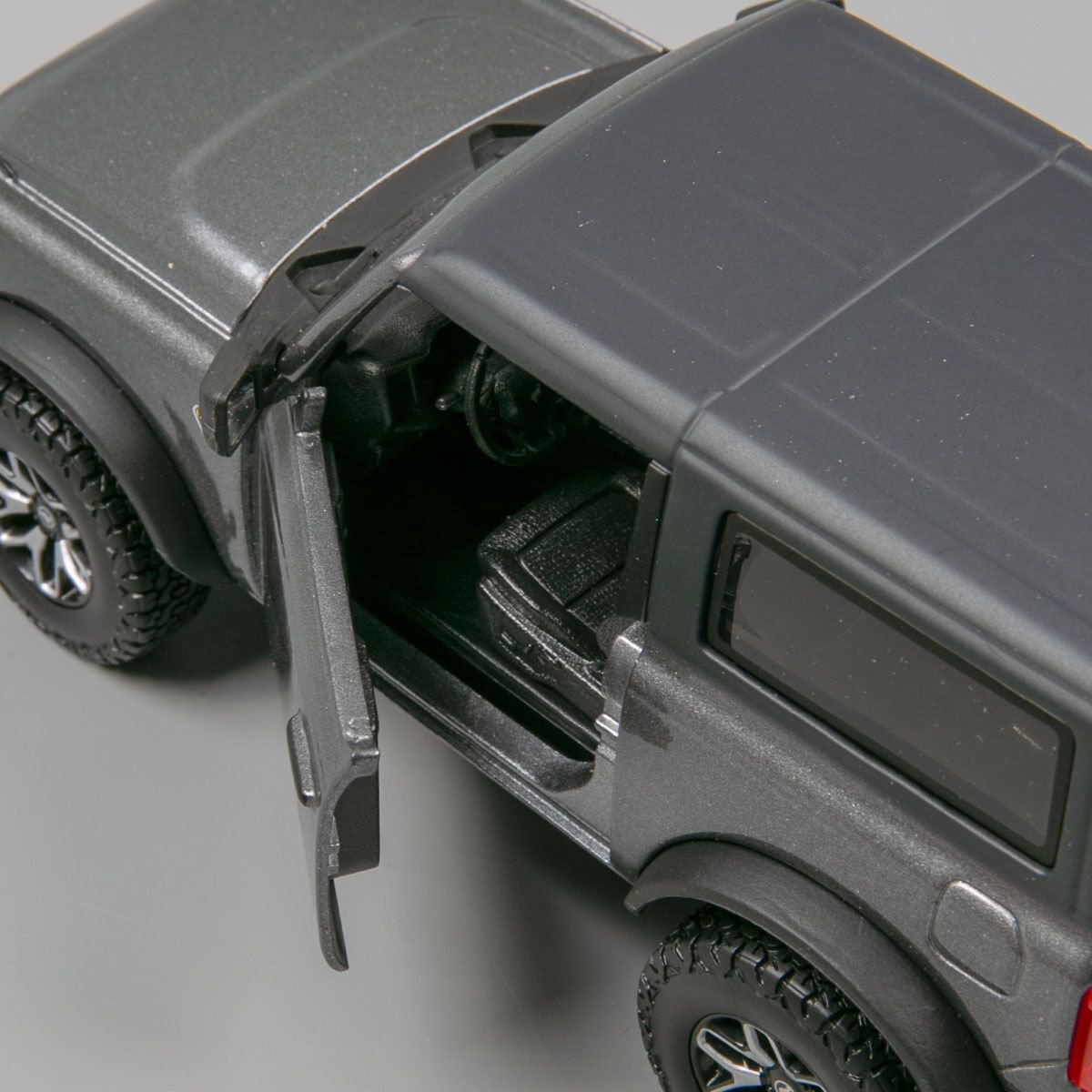 Maisto: 1:24 Ford Bronco Badlands 2021 Flat Dark Grey купить,NaN