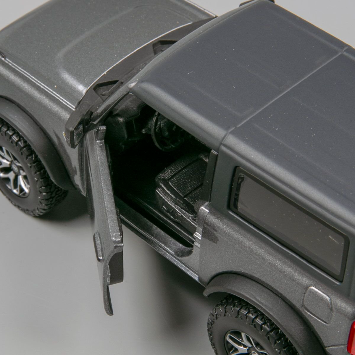 Maisto: 1:24 Ford Bronco Badlands 2021 Flat Dark Grey купить,NaN