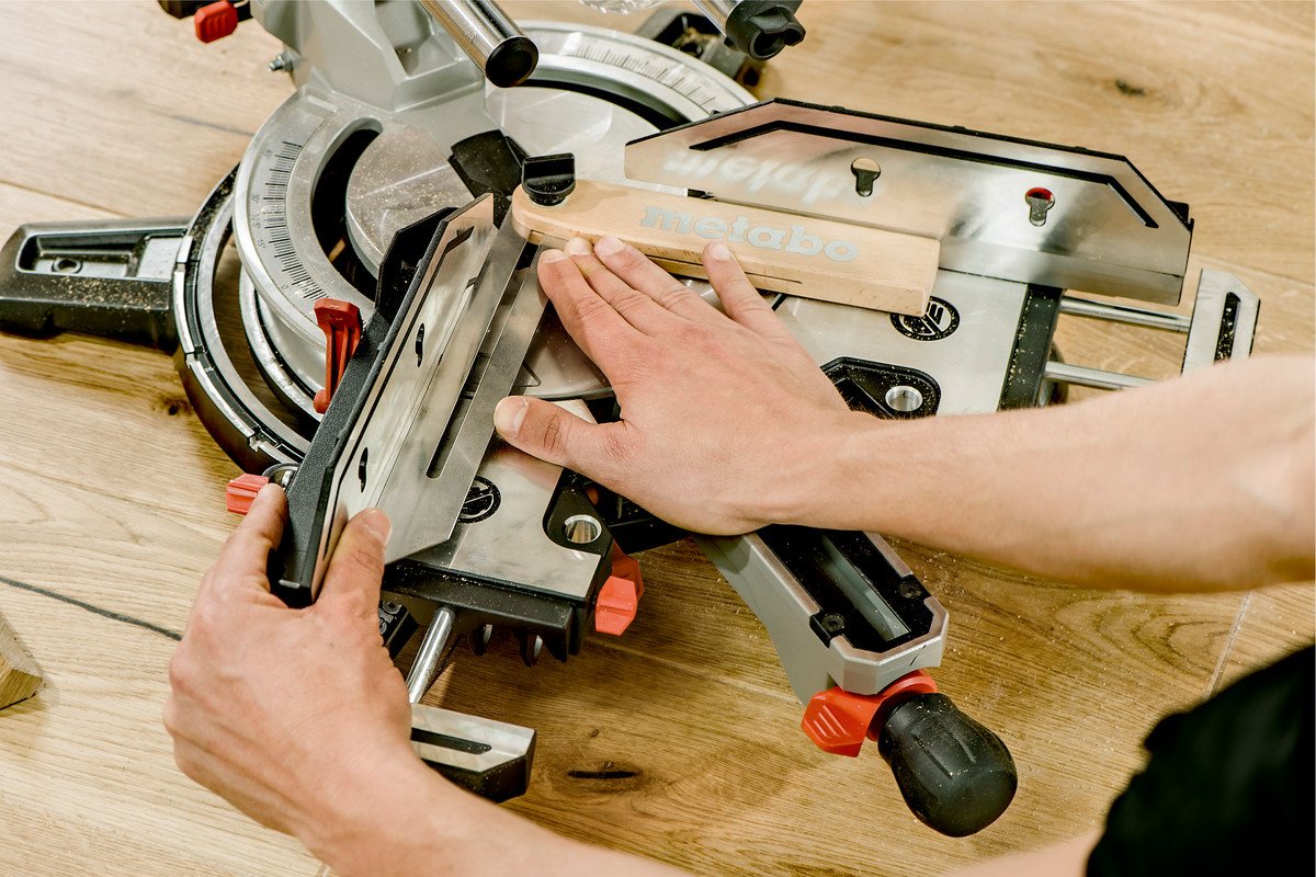 Пила торцовочная Metabo 612216000 купить,NaN